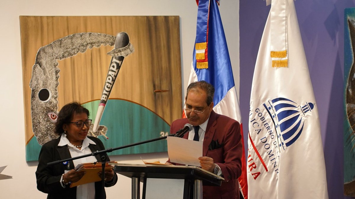 Las categorías incluyen novela, poesía, cuento, ensayo, teatro y literatura infantil