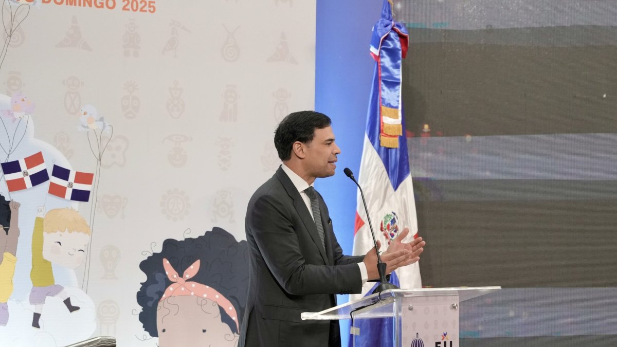 La proyección inaugural estuvo encabezada por el ministro de Cultura, Roberto Ángel Salcedo