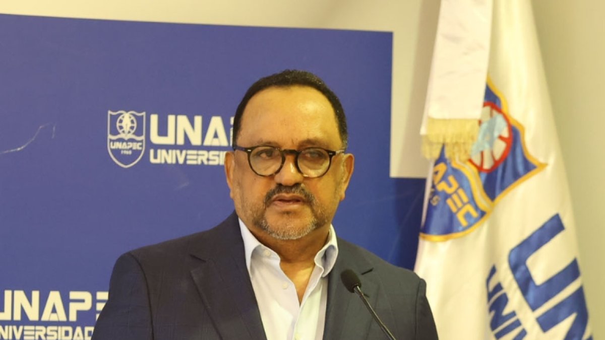 En la Universidad Apec , el Consultorodel Poder Ejecutivos Antoliano Peralta y el Rector de la Faculdad  de Derecho de Apec , Alejandro Mocoso Segara, hablaron en un conversatorios del Ministerios de Justicias, Fotos Jose Francisco,. 10-9-2025