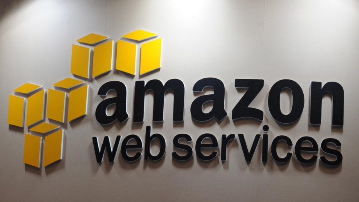 Fotografía del logo de Amazon Web Services (AWS). EFE/EVERETT KENNEDY BROWN