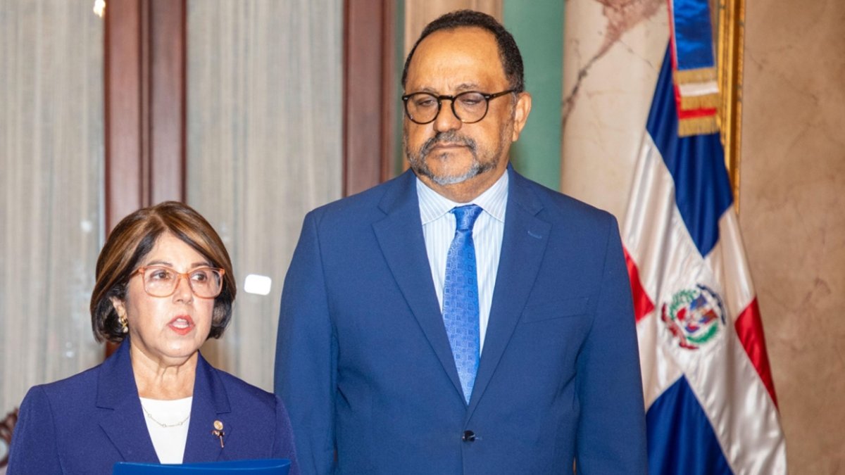 La jueza  Nancy Salcedo y  el consultor Jurídico del PE, Antoliano Peralta.  F. Alvarez