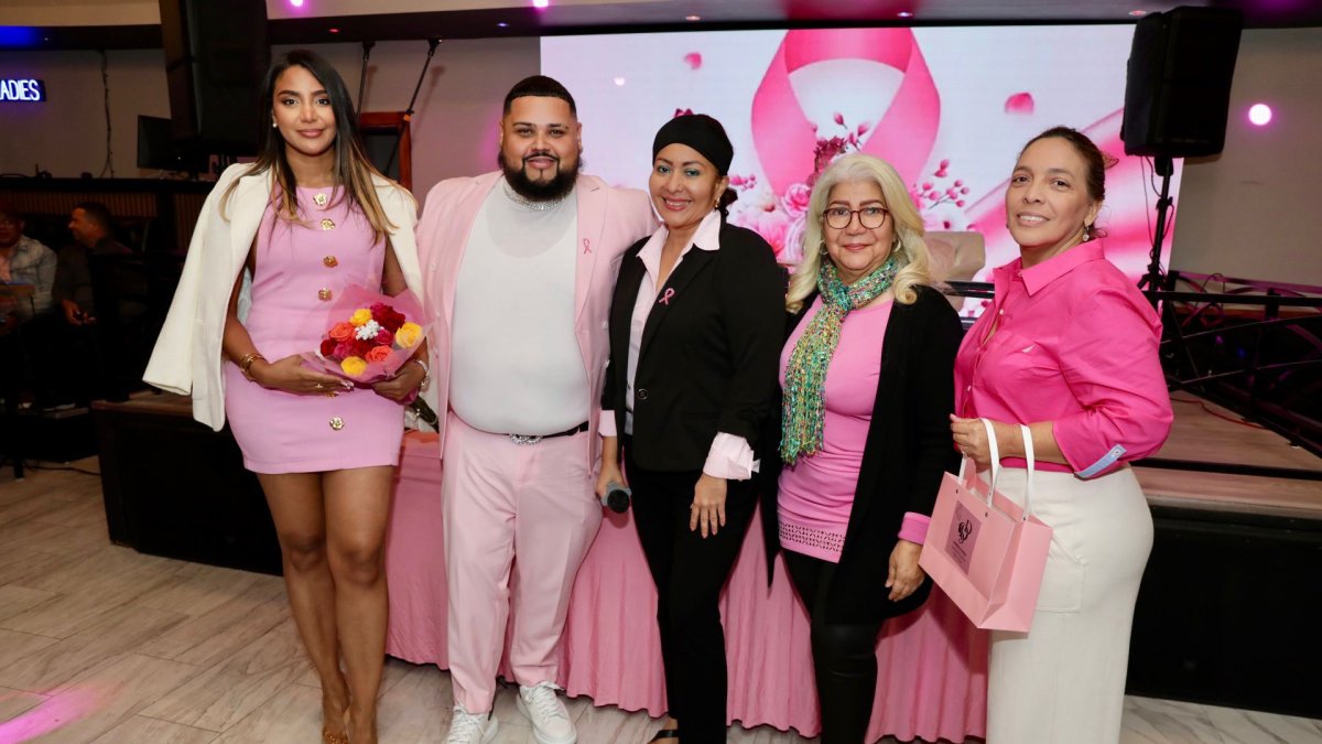 Joselyn Bello Luis Rodríguez Tania Solís presidenta de la Cosmetologa Nieves Sosa y la Dirigente comunitaria Tomasina Sosa.