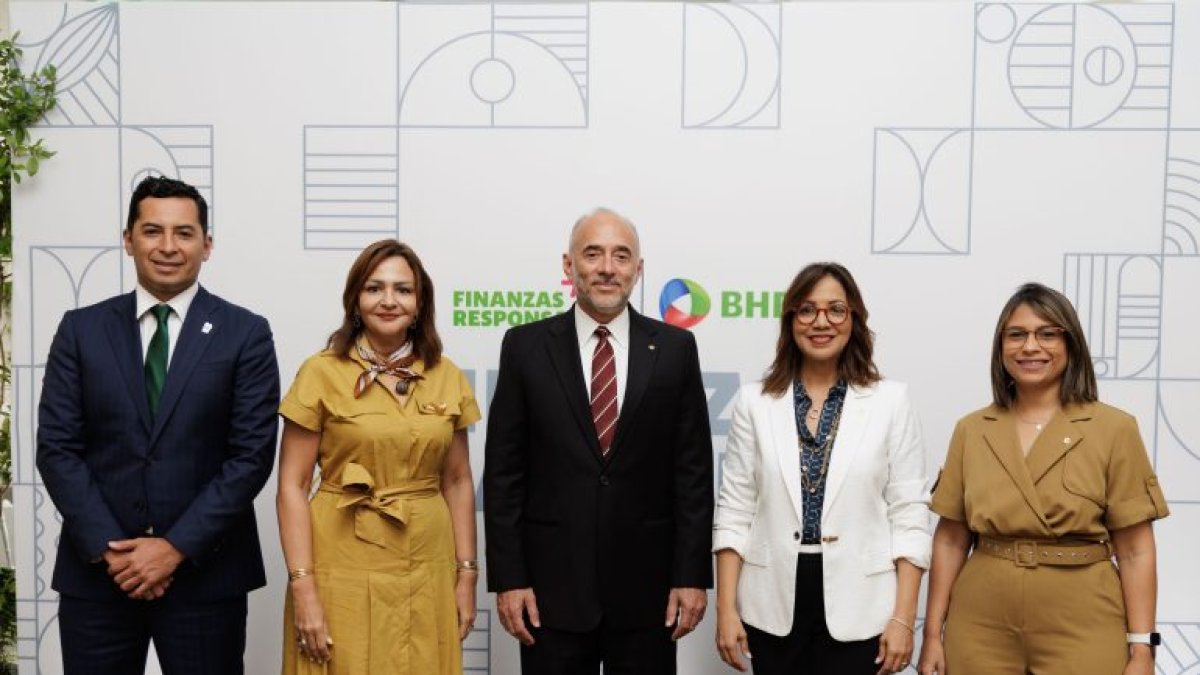 Julian-Abril-Josefina-Gonzalez-Fidelio-Arturo-Despradel-Josefina-Navarro-y-Kirssys-Abreu-770×540