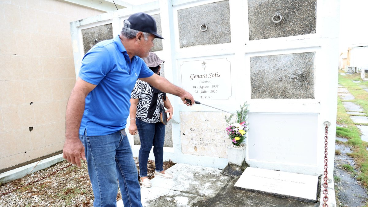 Las lluvias anegaron algunos de los cementarios.