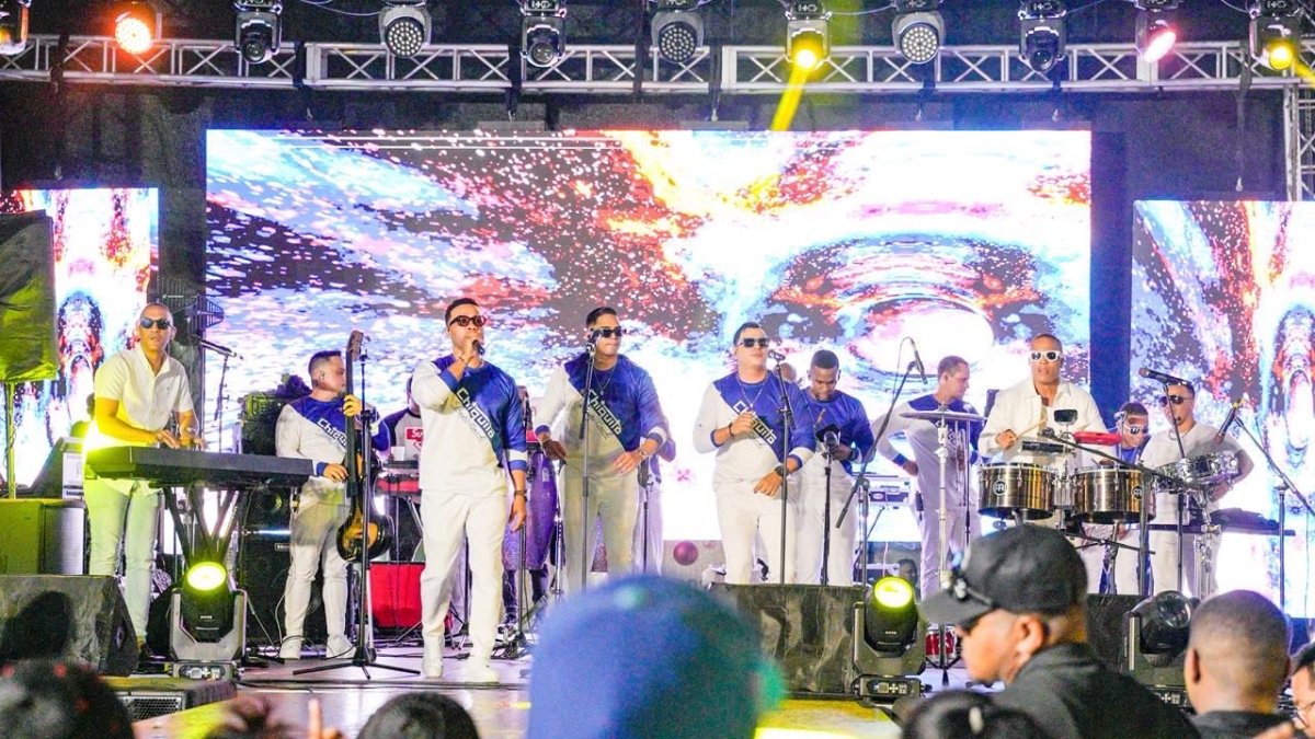Chiquito Team Band trajo desde el primer acorde la elegancia, el swing y la potencia de la salsa dominicana moderna.