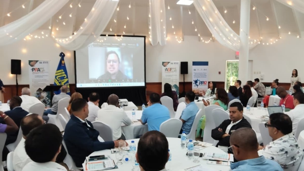 Parte de los participantes en una jornada de la PPA.