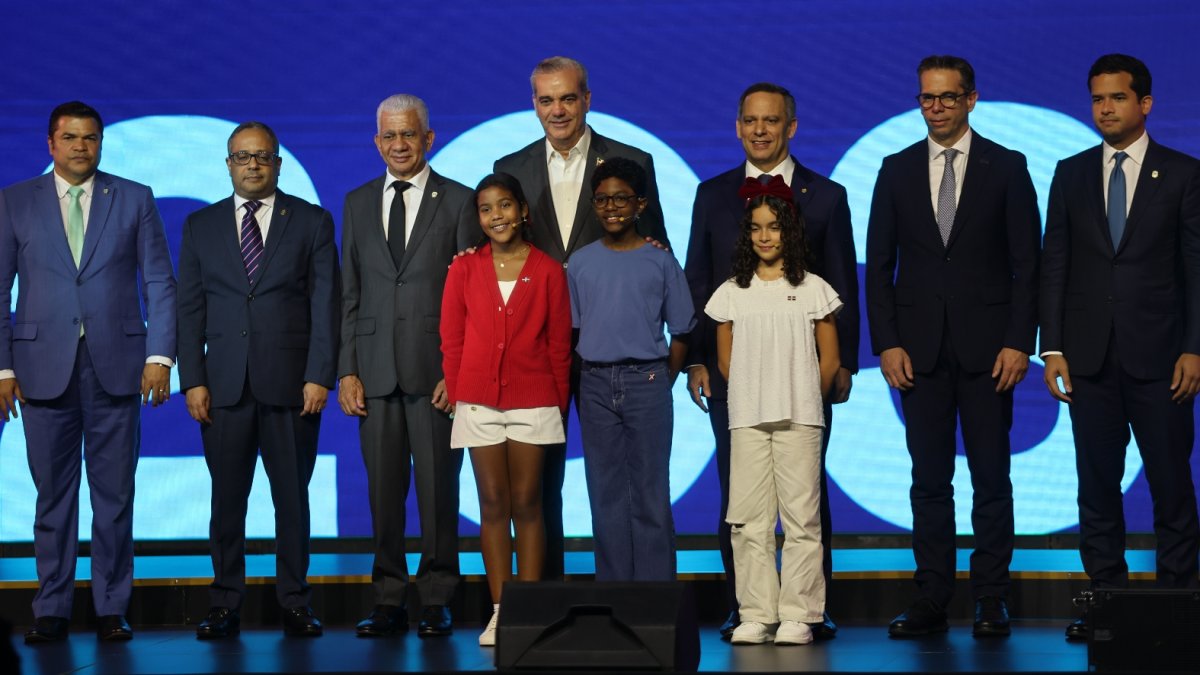 La activifdad concitó a los tres poderes del Estado, al empresariado y al futuro del pais: la niñez.