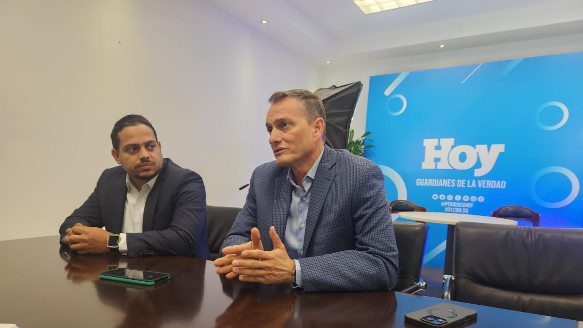 Expertos durante la entrevista