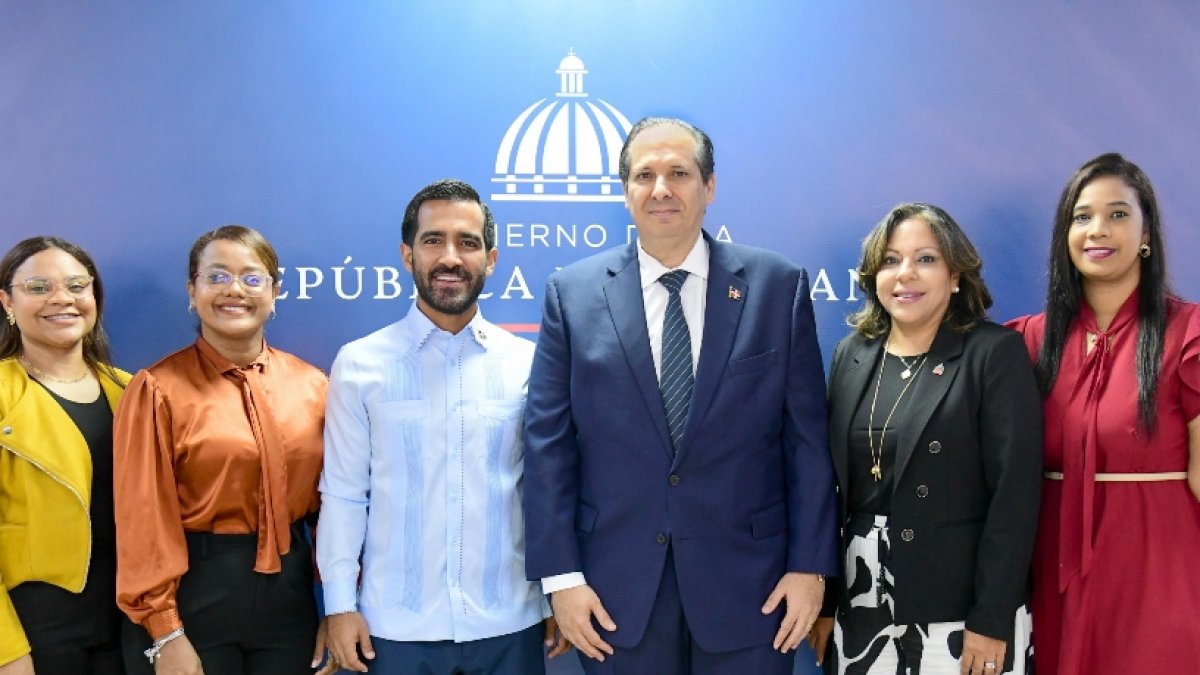 Las autoridades de Salud Pública y de Unicef.