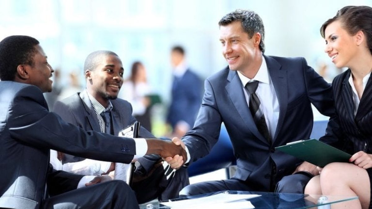 Etiqueta corporativa. Fuente externa.