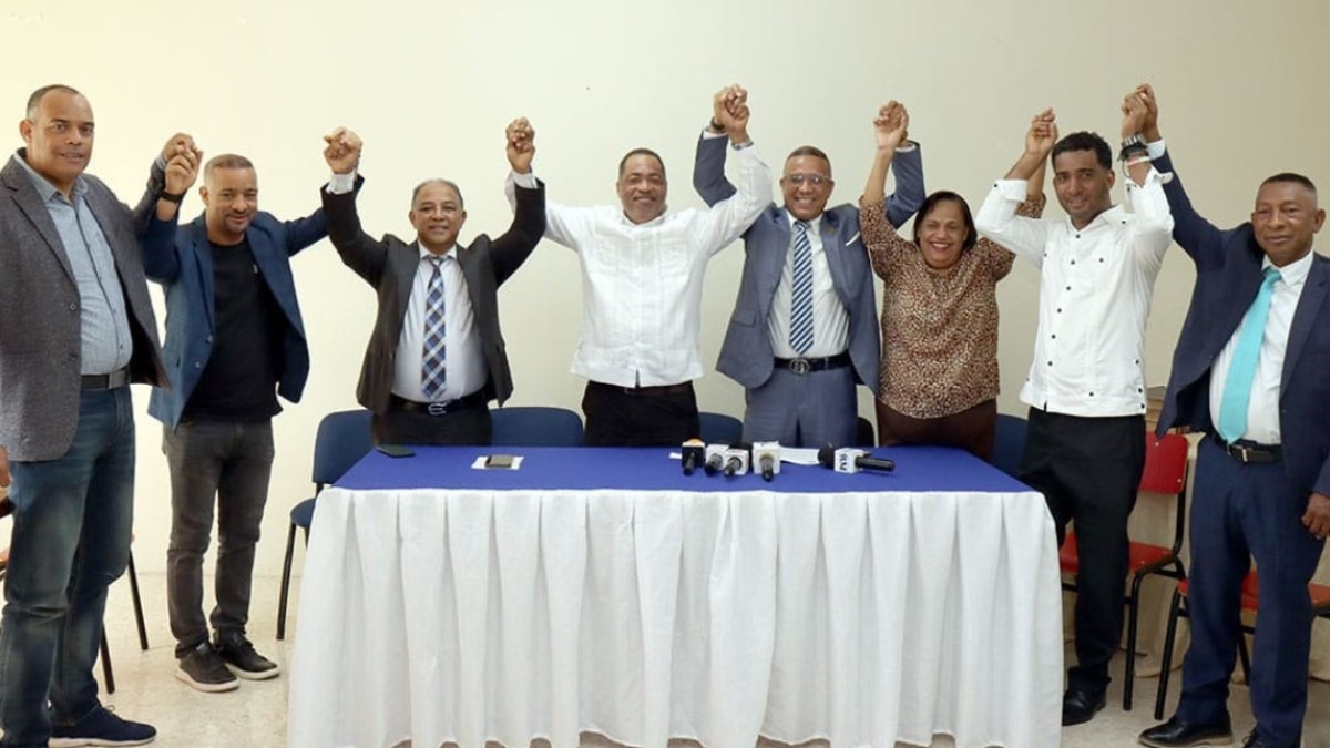 Aurelio Henríquez, Juan C. Bisonó, José Beato y candidatos de la alianza. Llennis Jiménez.