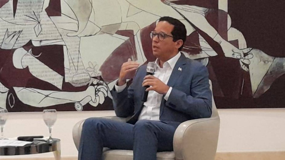 Sigmund Freund, ministro de Administración Pública.