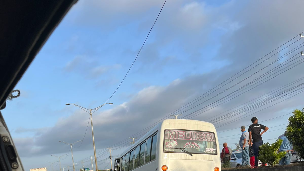 Accidente en las Américas la mañana de este jueves. Foto/Hoy/Merilenny Mueses