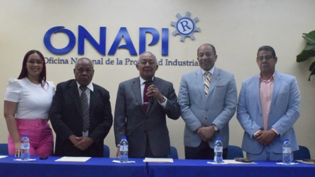 La mesa principal que dio los detalles del evento