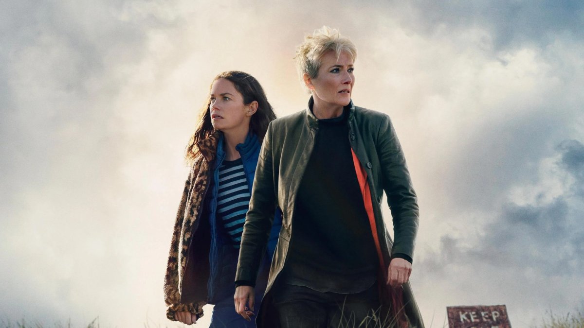 Renuevan por una segunda temporada 'Down Cemetery Road', con Emma Thompson