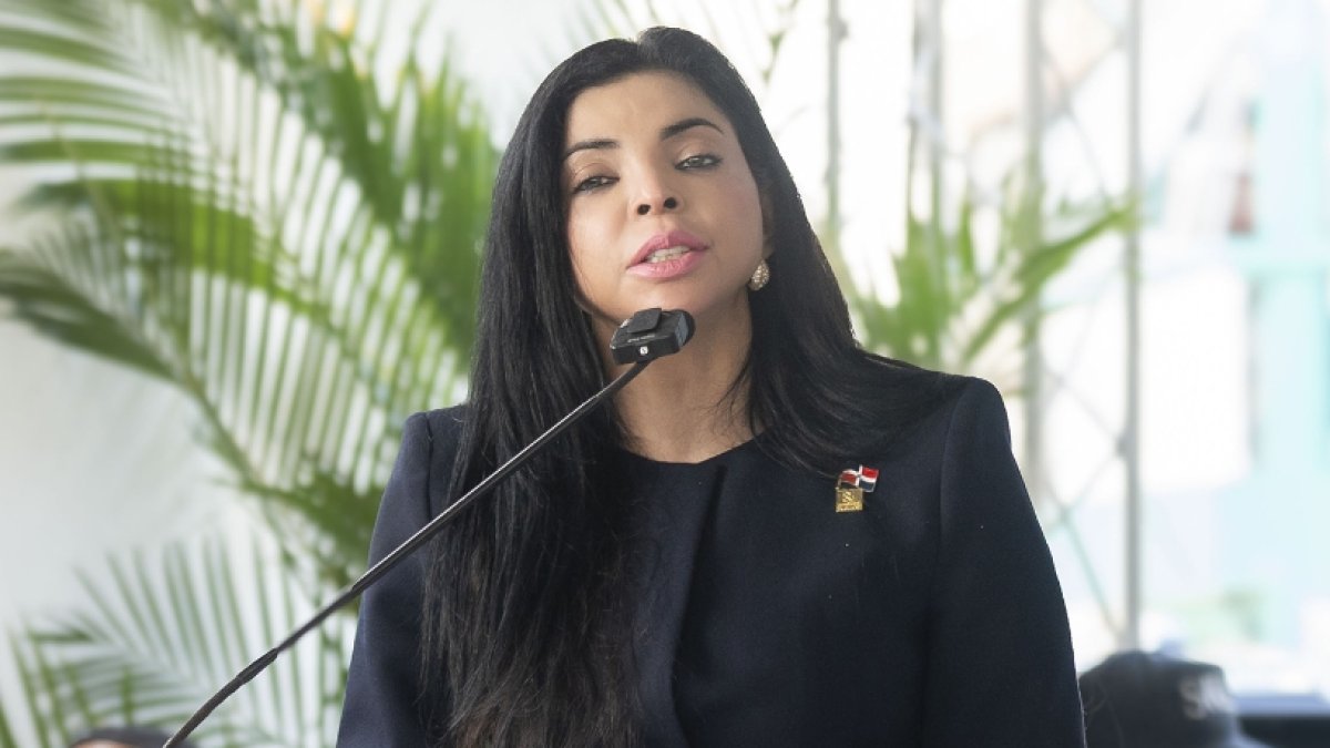 La procuradora general habla en inauguración centro.