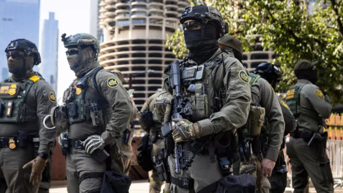 Agentes del ICE en las calles de Chicago, el 28 de septiembre de 2025.
