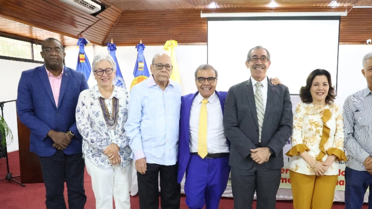 Participantes en la inaguración del diplomado.