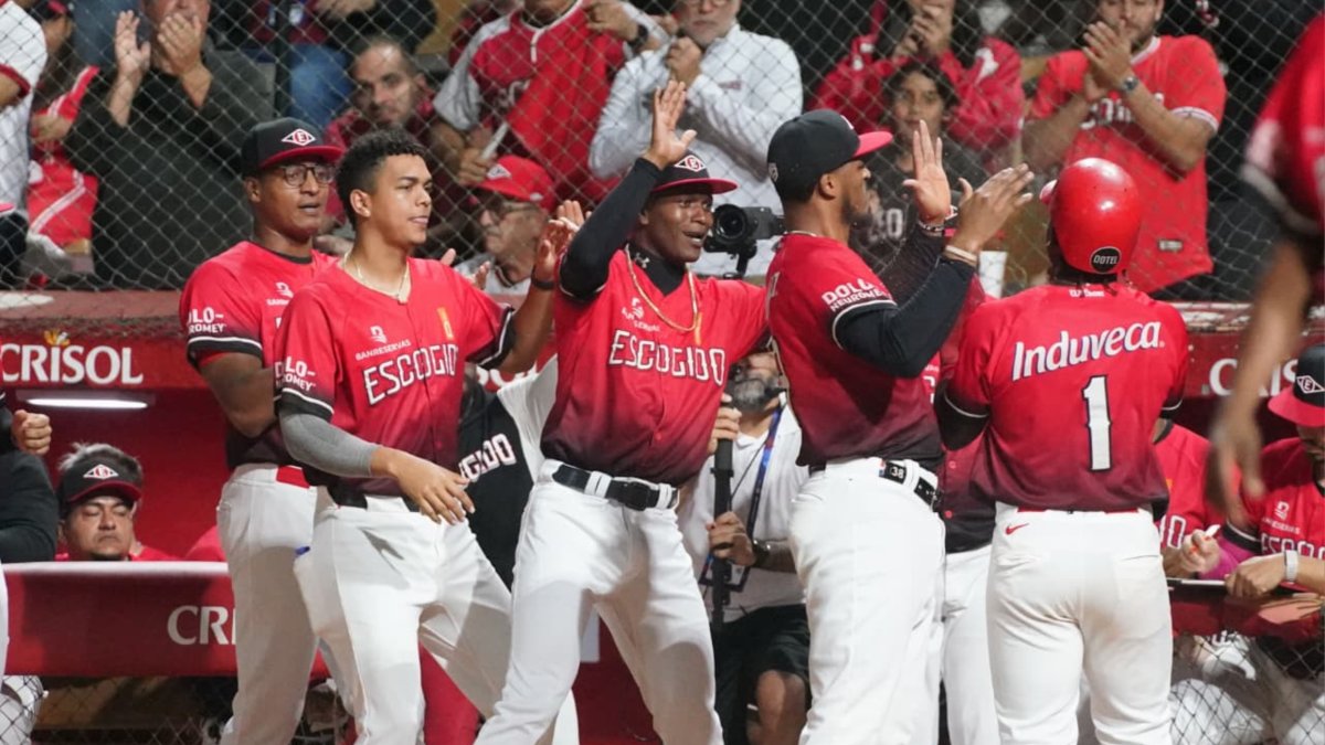 Los campeones nacionales y del Caribe, Leones del Escogido, partieron para México a defender su corona en la Serie del Caribe 2026.