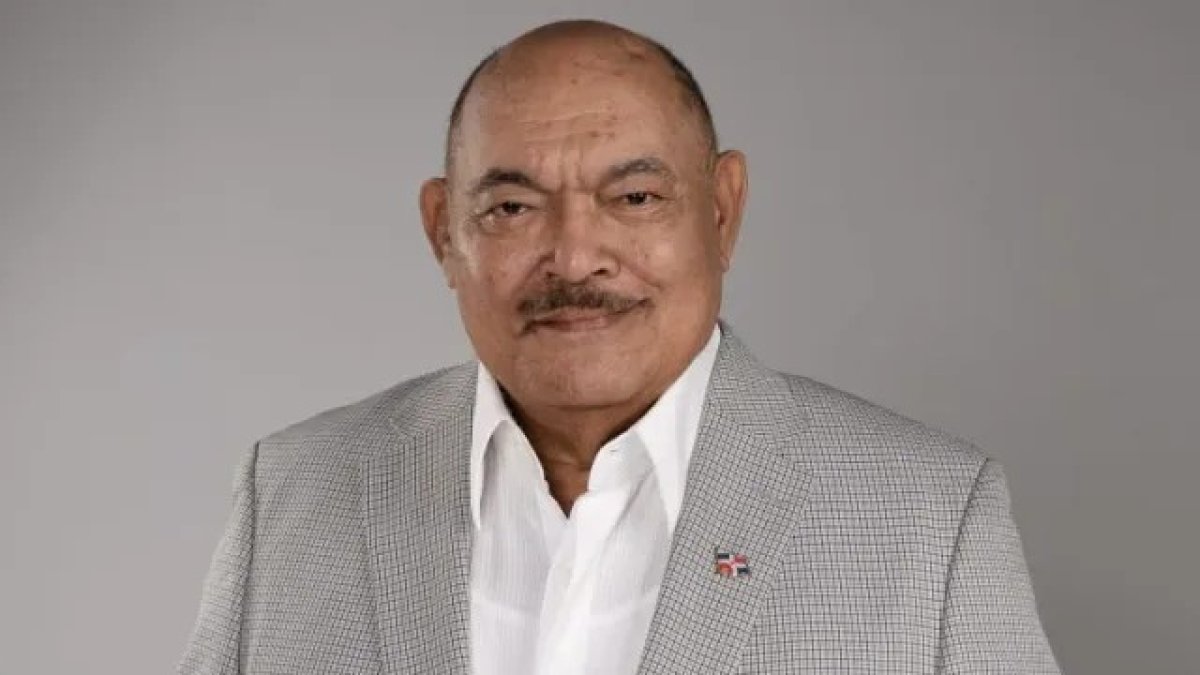 El decano de la Facultad de Humanidades destacó las cualidades de Ramón Alburquerque.