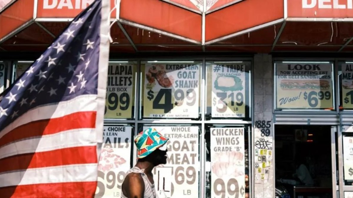 Hace apenas unos meses, el restaurante de especialidades criollas de Wesley Jean Simon solía estar lleno.