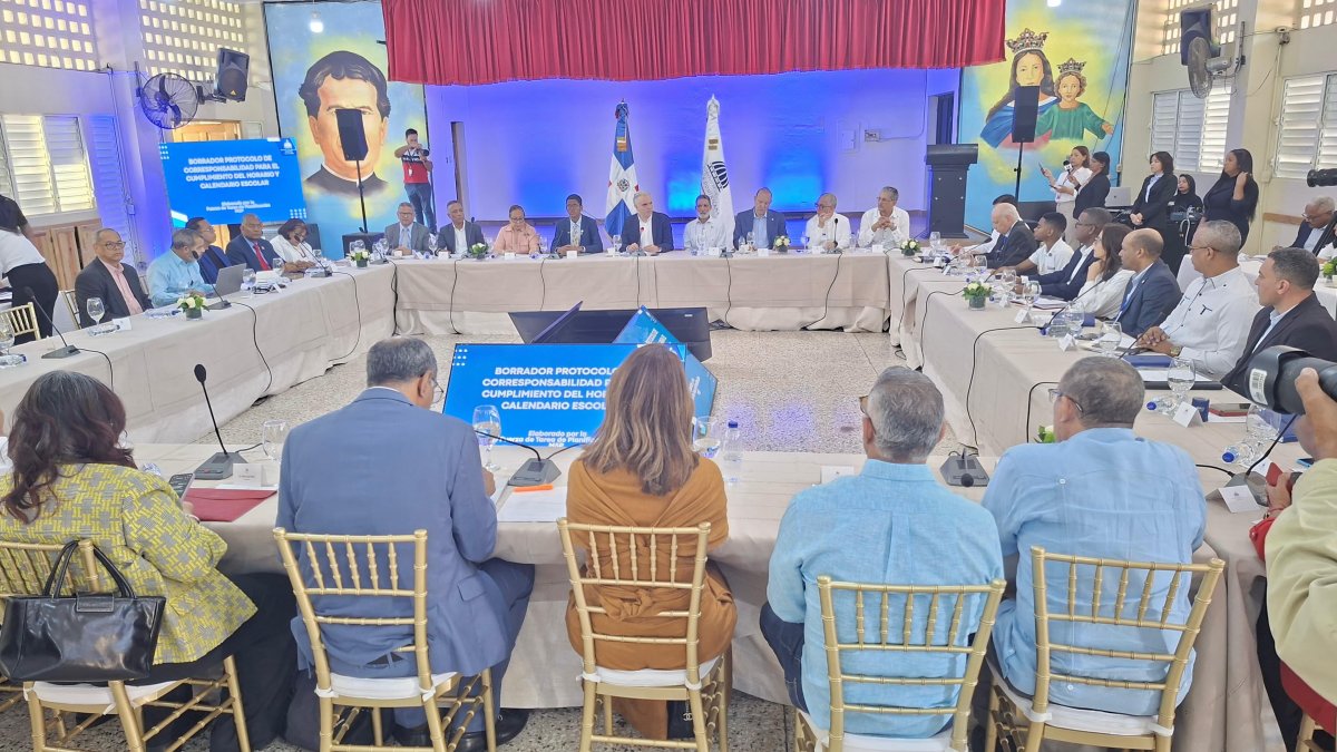 Más de 30 mil estudiantes beneficiados con mejoras escolares en Santiago