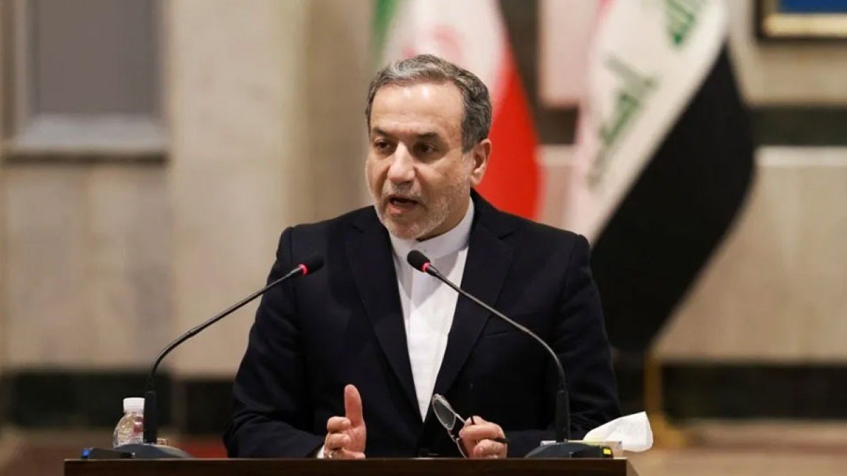 Abás Araqchí, Internet