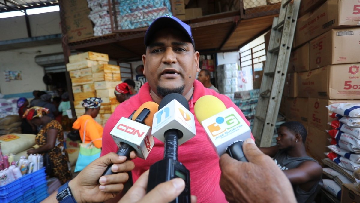 Noel Fernández, presidente de las asociaciones de comerciantes del mercado En Dajabón