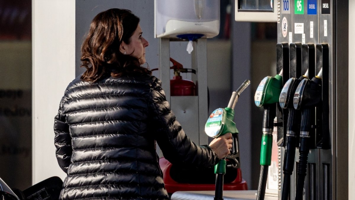 El petróleo de Texas se acercó a los 100 dólares.  EFE