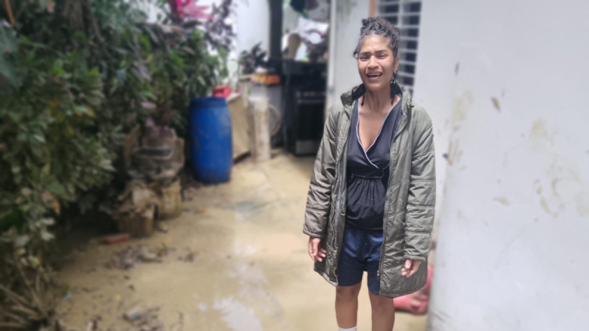 Perla Maciel, quien perdió todo tras las inundaciones provocadas por vaguada en Puerto Plata.Onelio Domínguez/ LD