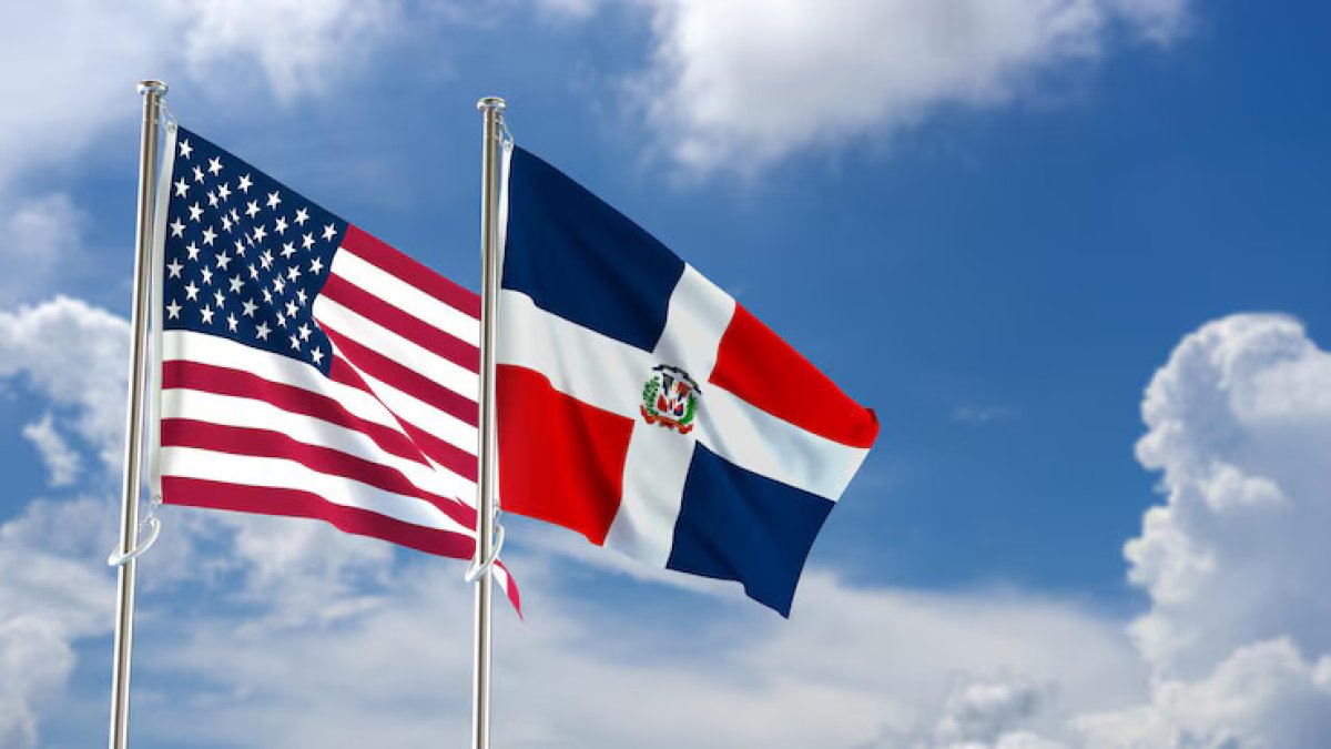 Banderas americana y dominicana