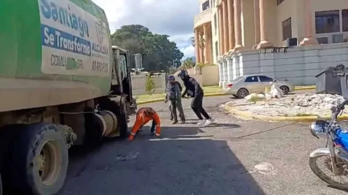 
                Empresa a la que pertenecía chofer del camión ultimado en Santiago condena acción de motoconchistas
            