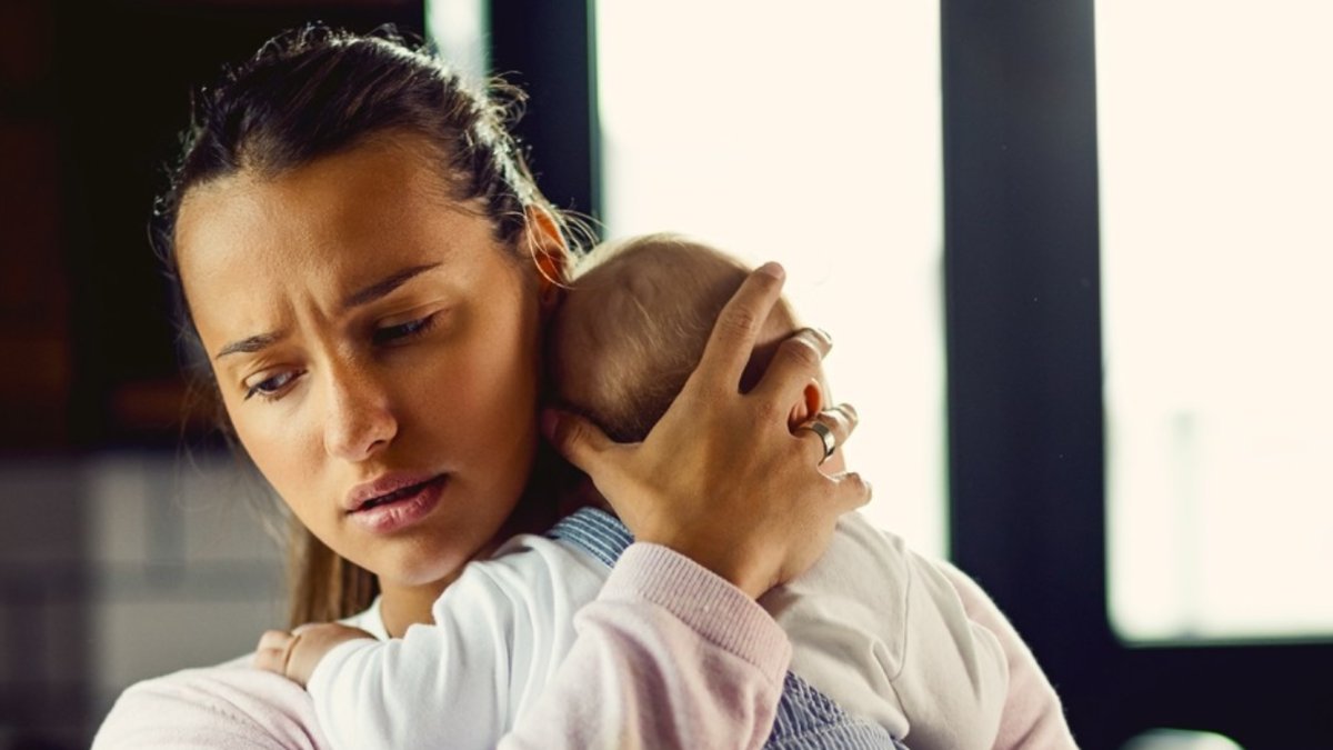 Muchas veces la mujer entiende  que están fallando  a los que le dicta la sociedad sobre su papel de ser madre.