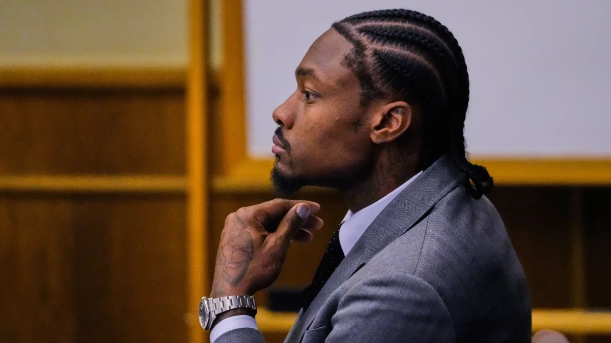 El ex receptor de los Patriots, Stefon Diggs, fue declarado inocente de agredir a su chef privado.