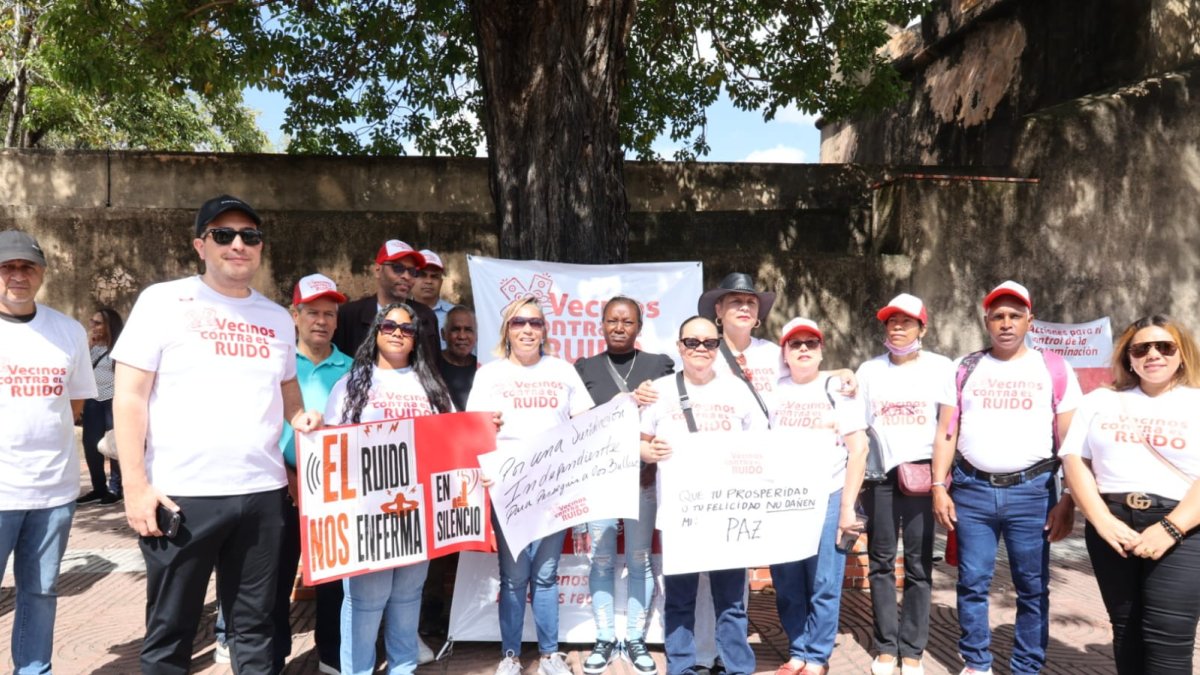 “El ruido nos ha vuelto violentos”: ciudadanos se manifiestan contra los ruidos molestos en la Zona Colonial