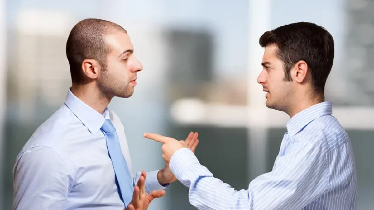 Riña entre dos colaboradores: Tomando en cuenta los hechos, ¿se puede despedir a ambos?