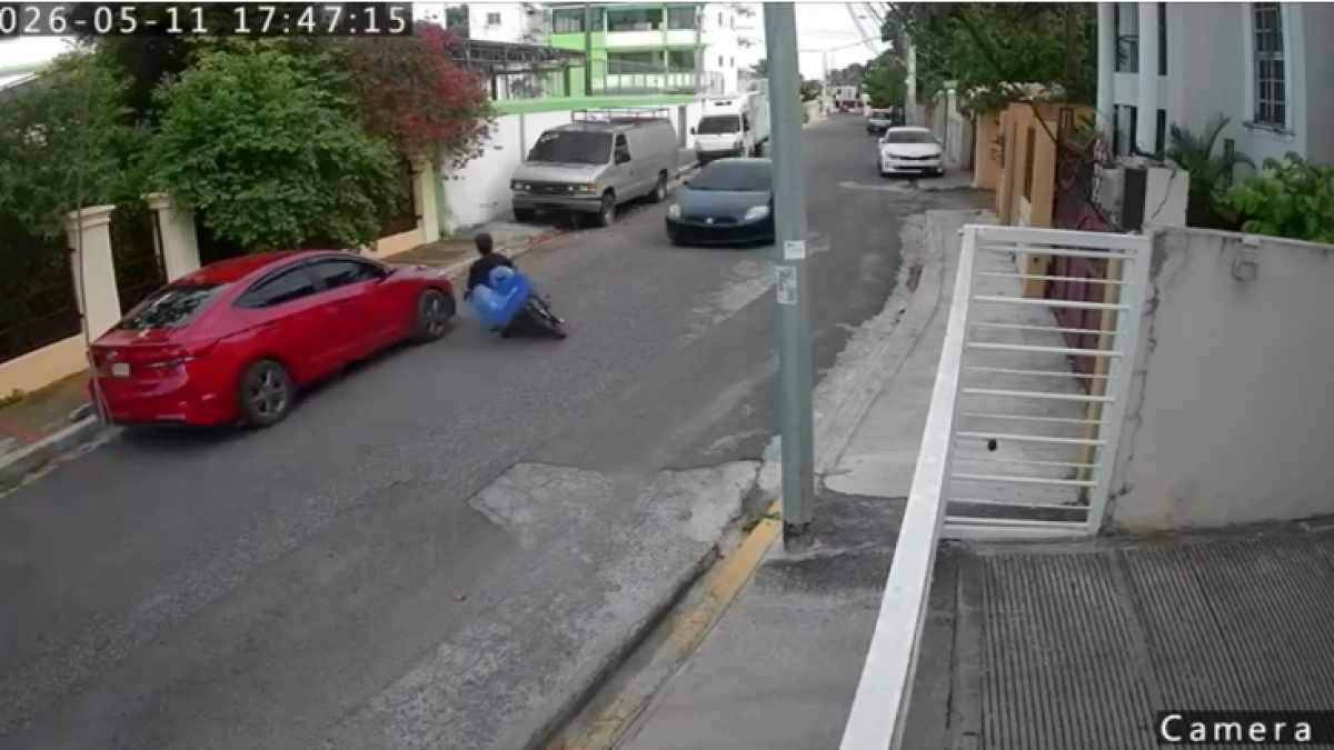 ¿Quién tuvo la culpa? Así fue el impactante momento en que delivery y carro chocan en SDE