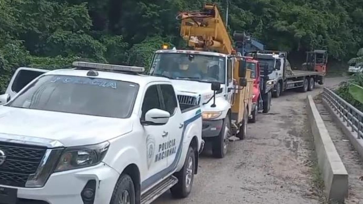 Sur costero se paraliza en demanda de un nuevo puente en La Mercedita, Barahona