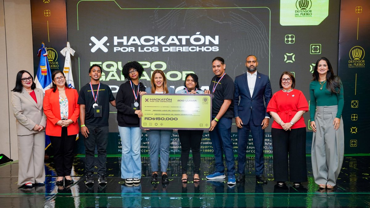 Defensor del Pueblo premia innovación juvenil en el Hackatón por los Derechos