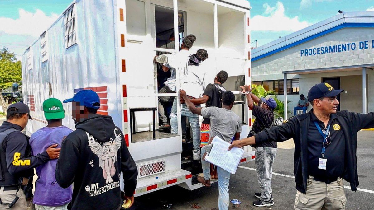 Migración detiene 1,894 y deporta a 1,274 indocumentados en un día
