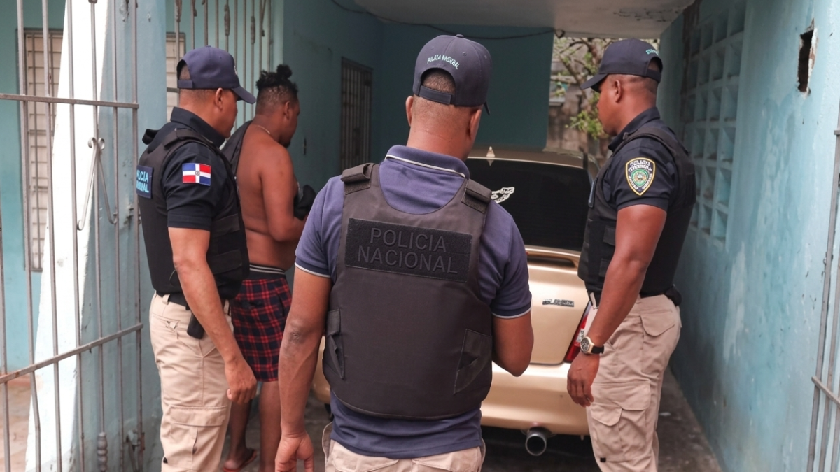 Las autoridades desmantelan presunta red vinculada a fraude bancario de RD$305 millones