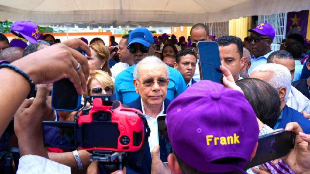 ¿Por qué Danilo Medina considera sospechosa la decisión de la JCE?
