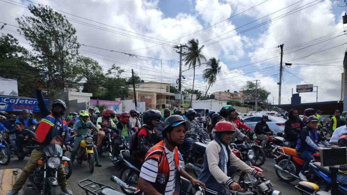 Motoconchistas protestan por aumento de combustibles y licencias: “Es un abuso”