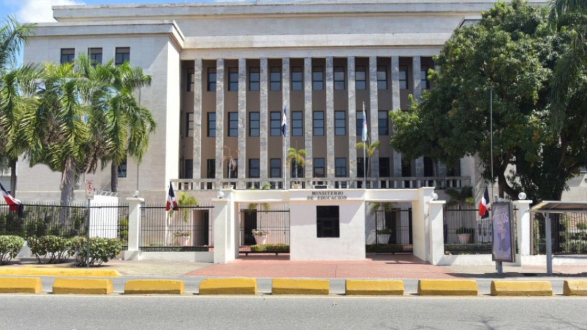 Las acciones que tomará el Ministerio de Educación contra motorista que agredió conductor de TRAE
