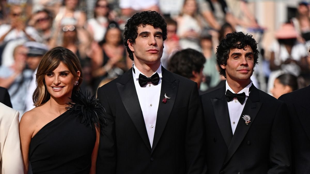 Los Javis logran el Premio de Dirección en Cannes por 'La bola negra'