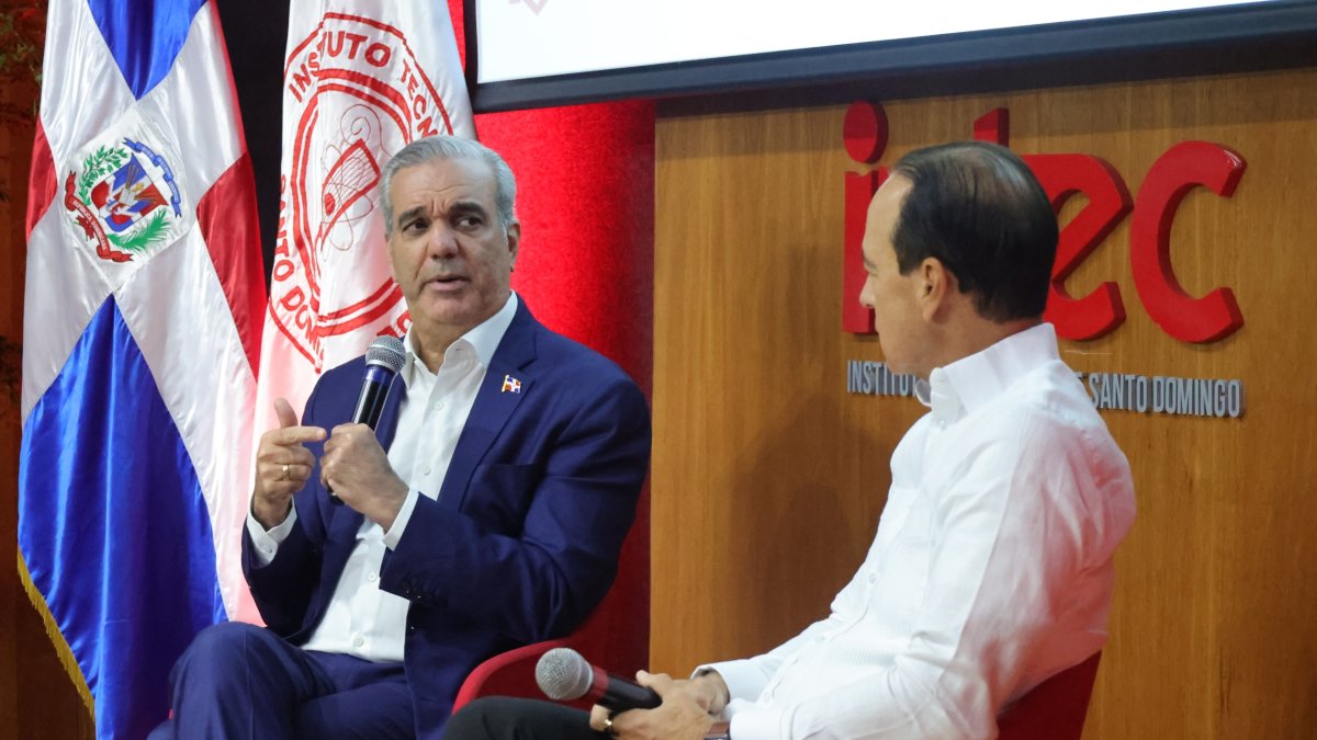 Intec inicia “Aula abierta” de economía; Abinader se expresa