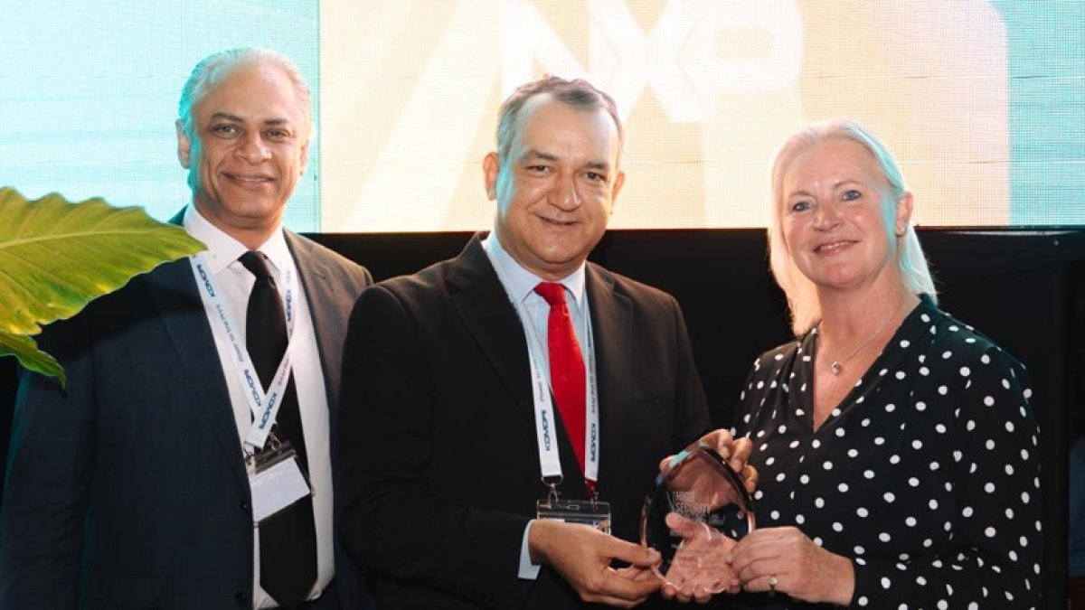 JCE recibe premio al mejor documento de identidad