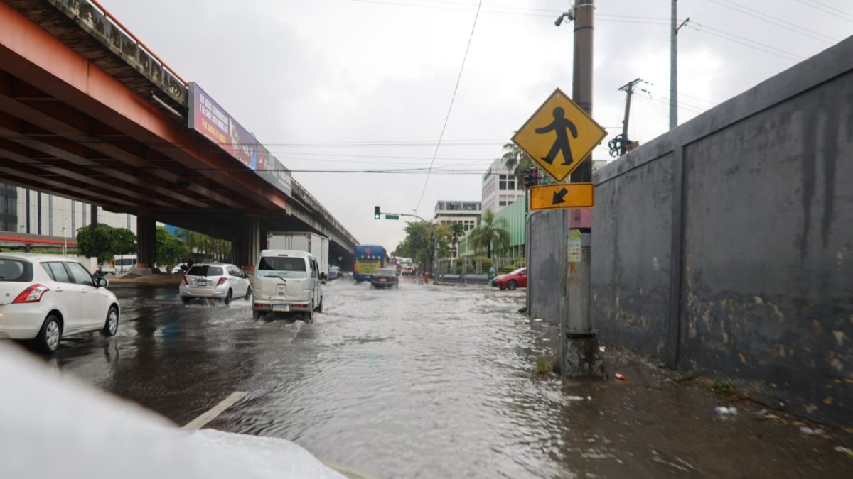 COE mantiene alerta verde en 12 provincias por efectos de va