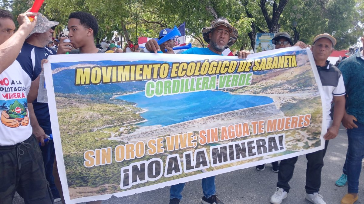 Barahona marcha contra la explotación minera: "Agua sí, oro 