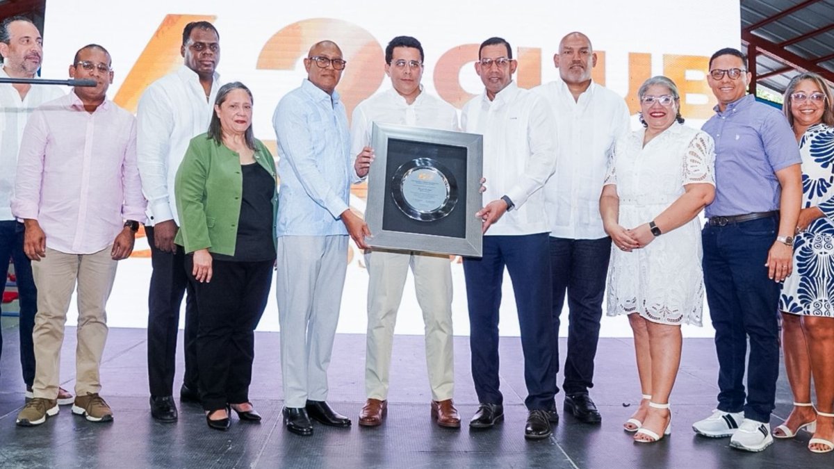 “Modernizaremos Club San Lázaro” David Collado es homenajead